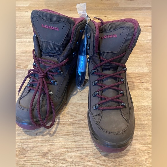 Lowa Shoes - NWT Lowa Renegade GTX MID WS (espresso/berry) hiking boot